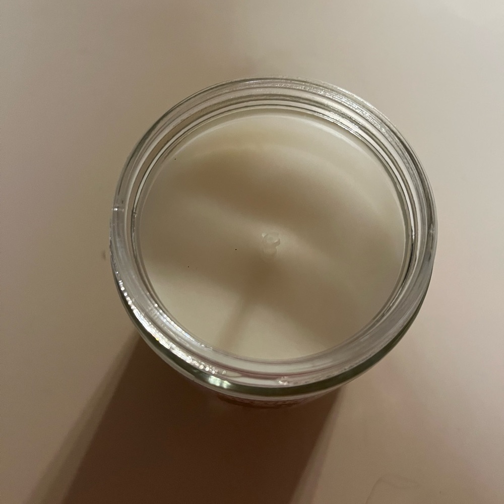 Bath & Body Works Single Wick Candle. Holiday - Picture 2 of 3